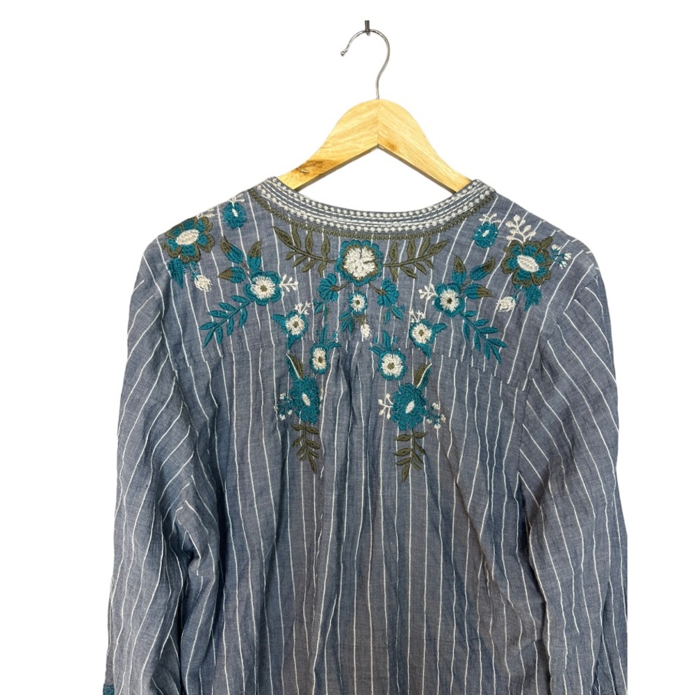 Johnny Was Workshop Blue White striped Blouse Floral Embroidered Boho XL - Picture 6 of 7